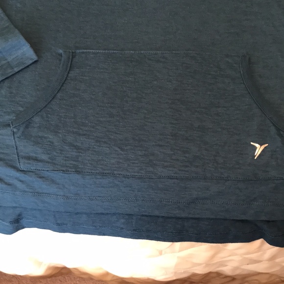 Old Navy Teal Blue Green T-shirt - Picture 2 of 4